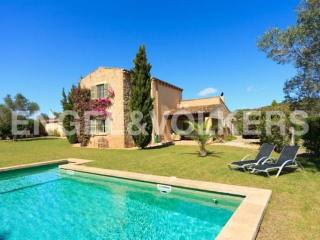 Wonderful country home with guest house