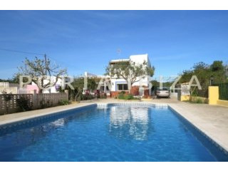 Charming house in a central location..