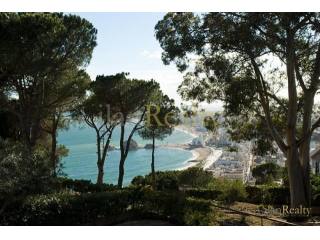 Seasonal rental in Blanes overlooking..