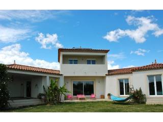 Sunny Modern Villa Aigne - Terra France..
