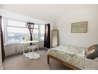 Single with double bed near Hanger Lane..