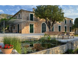 Country House With Pool And Sea View..