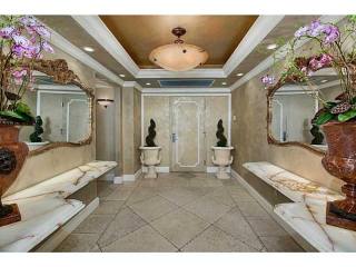 3 bedroom Flat For Sale: 3400 SW 27 AV..