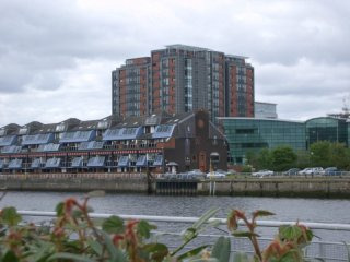 9/6, River Heights, 72 Lancefield Quay..