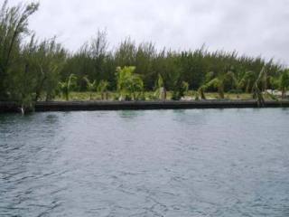 Singlefamilyvacant - Prime canalfront..