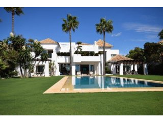 8 Bedrooms - House - Andalucia - For..