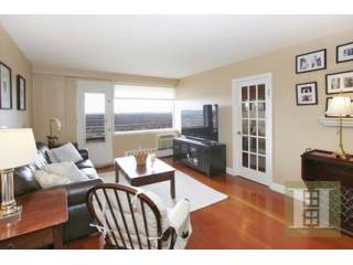 2 bedroom Apartment For Sale: 5900..