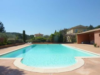Single Storey House With Pool, Near The..