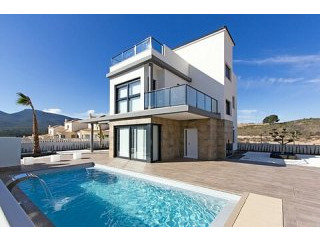 * Luxury 4 Bed Detached Villa with..
