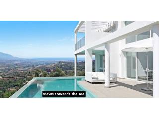 Villa for sale in Elviria Alta..