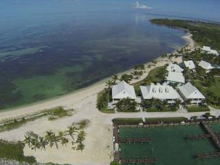 Apartment/townhouse - This condo/hotel..