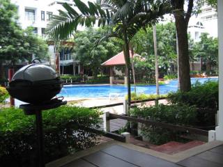 Cosy, modern 1-bedroom low-rise condo..