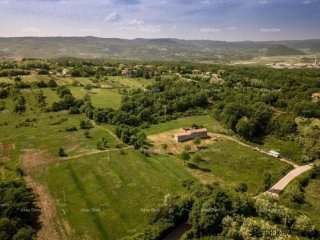 Istarsko imanje sa pogledom na Učku u Kršanu