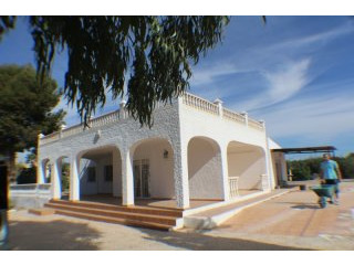 4 Bedrooms - Villa - Alicante - For Sale