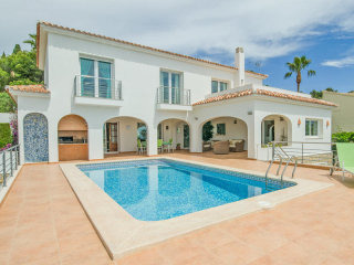 4 Bedrooms - Villa - Alicante - For Sale