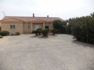 3 Bedroom 4 Bathroom Villa In Daya..