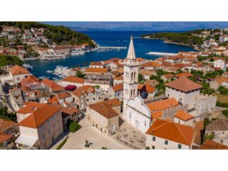 Građevinsko zemljište T2 zona 1450m2 Jelsa
