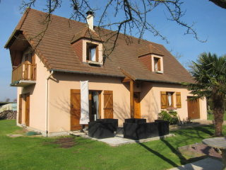 Detached House with Nice Garden