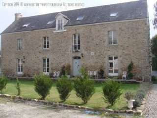 Charming stone house, 8 beds inc' 2..