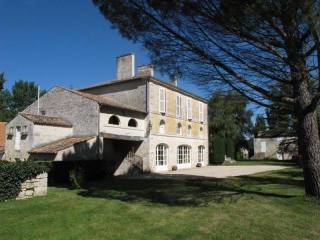 8 bedroom Character For Sale: 79230 AUX..