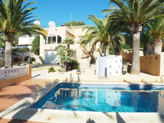 4 Bedrooms - Villa - Alicante - For Sale