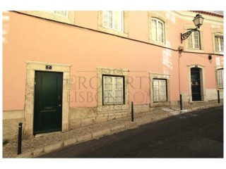 3-Bedroom Apartment for modernisation -..