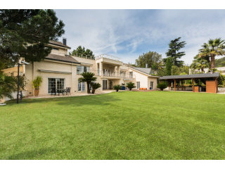 Exclusive 900 sq. m. house for sale in..