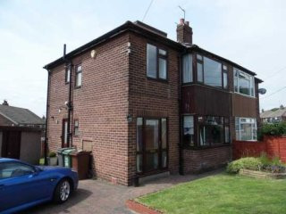 4 bedroom, Semi-detached House house..