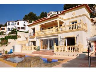 5 Bedrooms - Villa - Alicante - For Sale