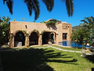 7 Bedrooms - Villa - Alicante - For Sale