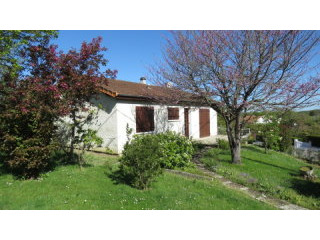 Quality bungalow in village with short..