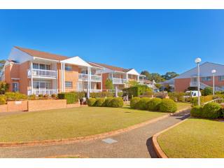 Belrose Country Club is located in..
