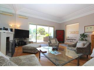 Exceptional four bed duplex in idyllic..