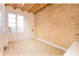 Central Flat In Newly Refurbished..