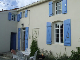 2 Bedroom Country House For Sale