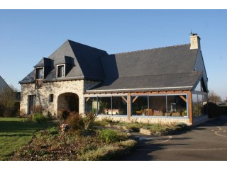 Delightful Detached House with Chalet