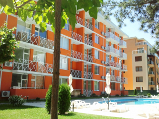 One-bedroom apartment with pool views..