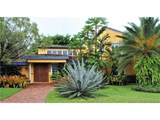 6 bedroom House For Sale: 5900 SW 100 TE
