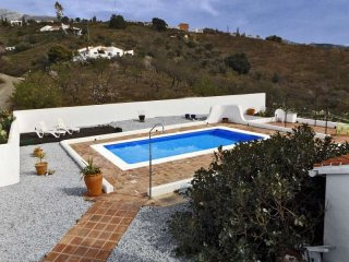Villa for Sale in Sedella 275.000..