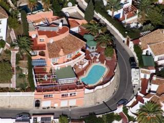 Villa - A SUPERB BEACHFRONT, 5 BEDROOM..
