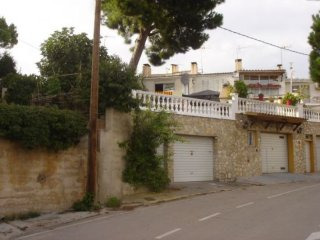 Impeccable Semi-Detached House With 3..