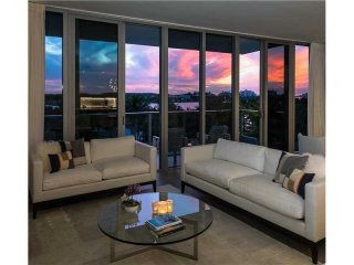 3 bedroom Flat For Sale: 801 S Pointe..