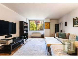 1 bedroom Apartment For Sale: 275 WEST..