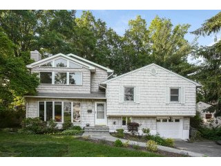 4 bedroom House For Sale: 44 Joyce Road..