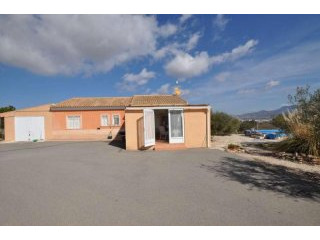 Large 3 bed with garage and pool in Sax..