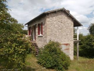 Peaceful Retreat Offering Views And..