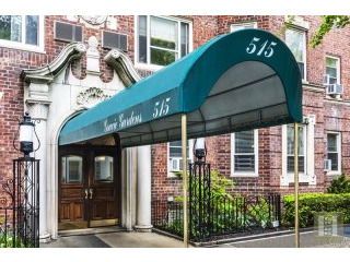 1 bedroom Apartment For Sale: 515 EAST..