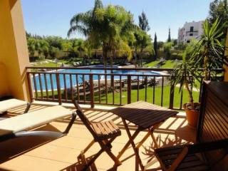 Stunning apartment in private..