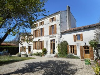 Wonderful Charentaise House With Garden..