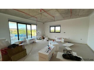Penthouse s pogledom i velikom terasom – Štinjan